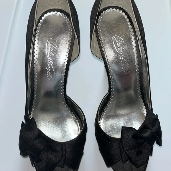 Elegant Black Women's Shoes size 8 1/2 Michelangelo - Picture 1 of 10